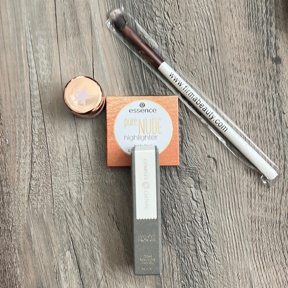 MAKEUP Bundle - Picture 3 of 6